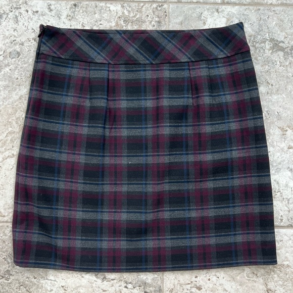 New LOFT Plaid Pencil Skirt with Two Zippered Front Pockets, sz 8 - Picture 3 of 6